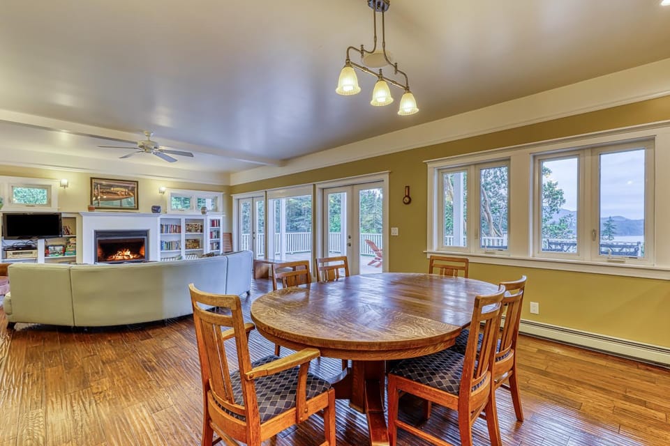 6 Bed 4 Bath Vacation home in Eastsound House in Washington