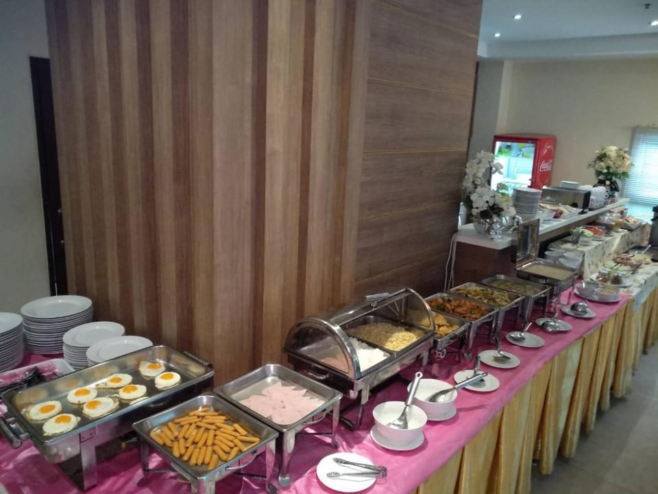 Dining area, Breakfast