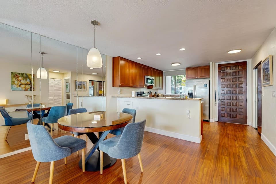 Kitchen or kitchenette, Living room, Dining area