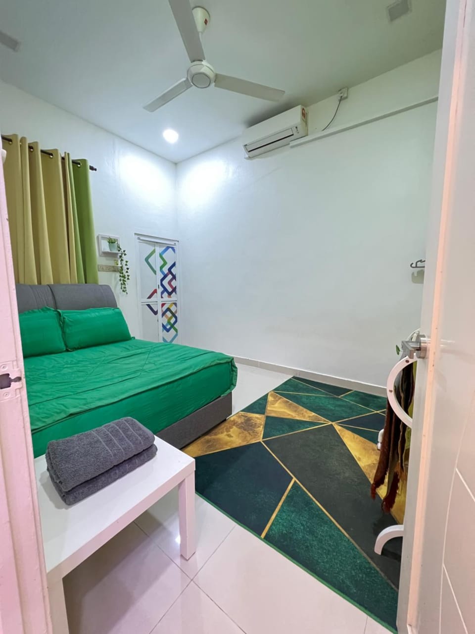 Bed, Bedroom, fireplace, air conditioner