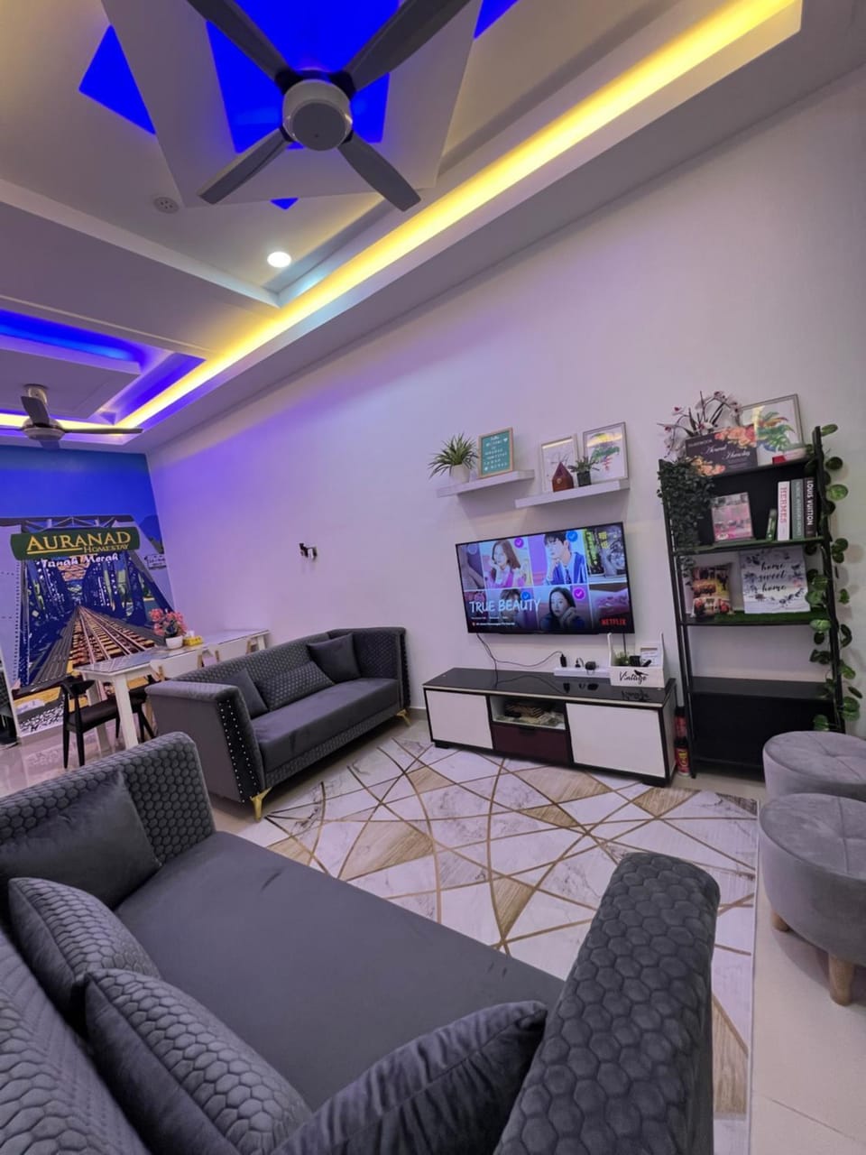 TV and multimedia, Living room, Seating area