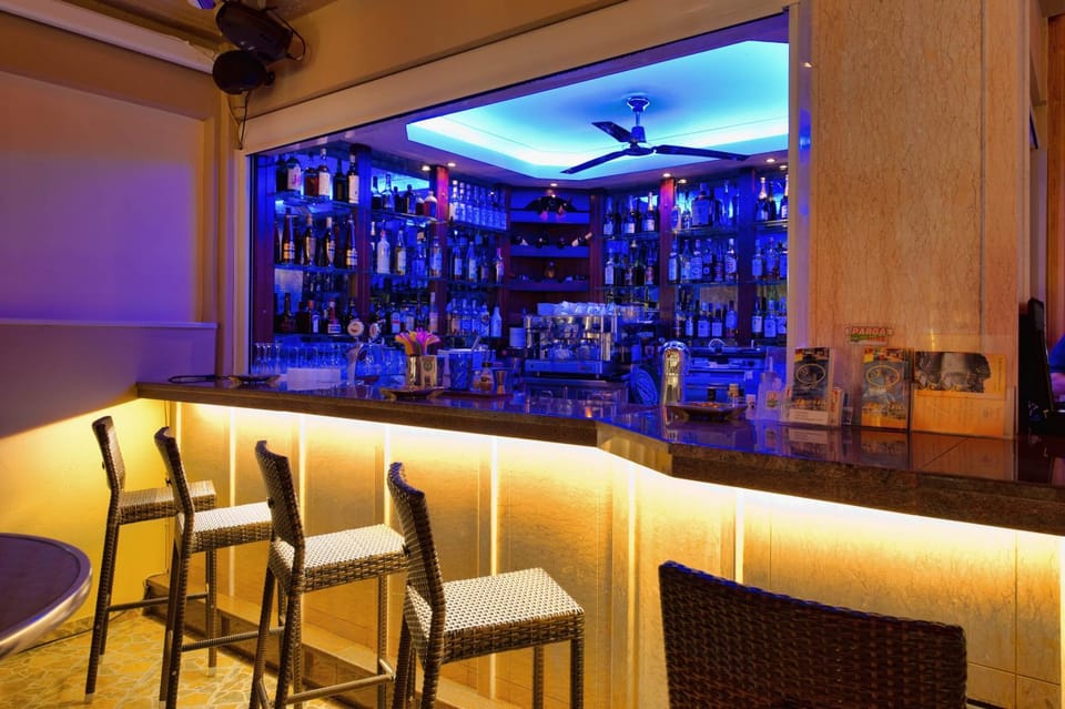 Lounge or bar, Drinks