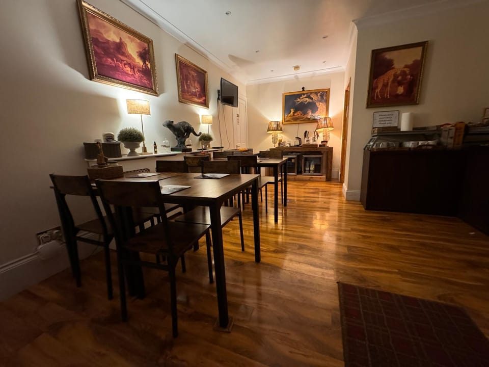 Property building, Restaurant/places to eat, Breakfast