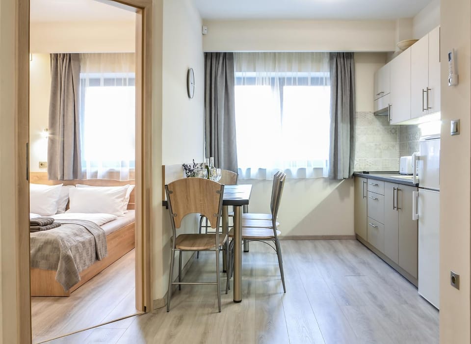 Kitchen or kitchenette, Bedroom