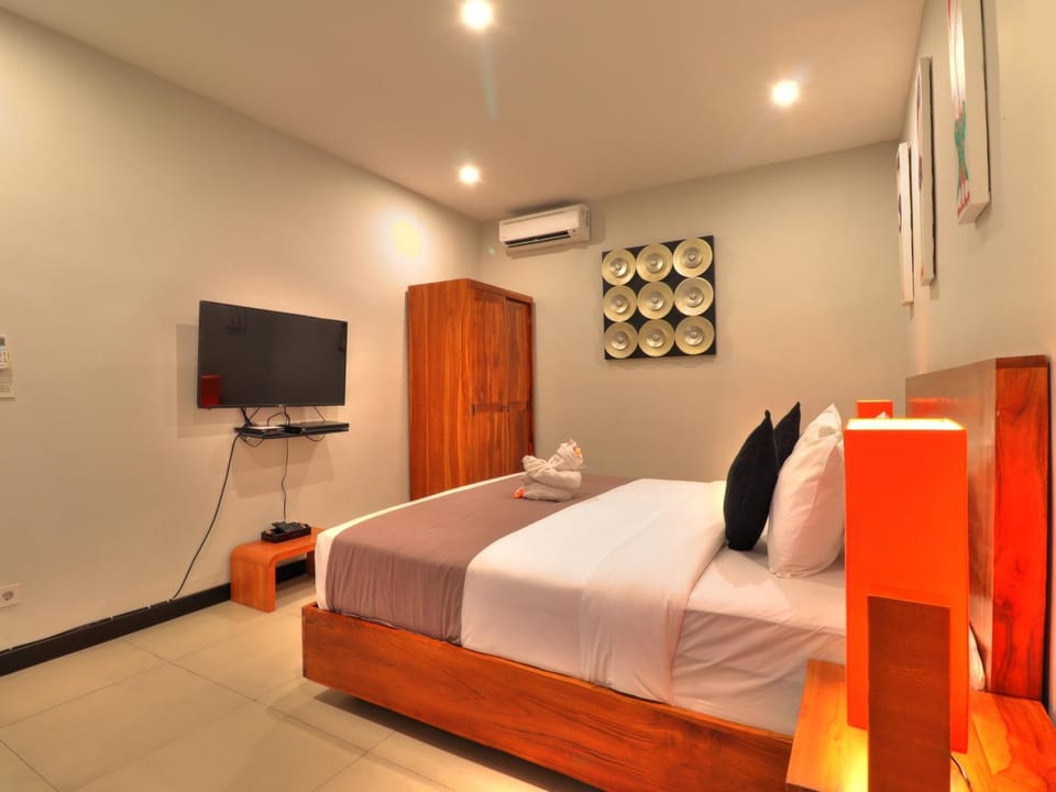 Bed, TV and multimedia, Bedroom, wardrobe, air conditioner