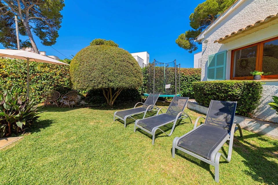 Patio, Garden, Garden view, sunbed