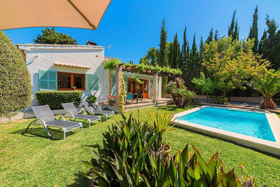 Property building, Garden, Garden view, Pool view, Swimming pool, sunbed