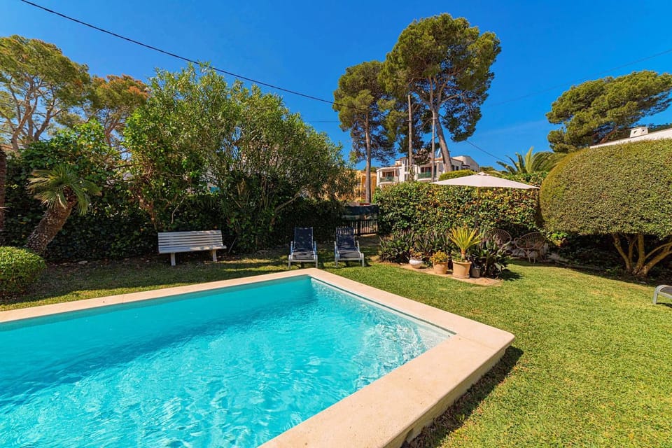 Property building, Garden view, Pool view, Swimming pool, sunbed