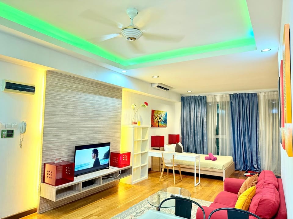 Communal lounge/ TV room, Bed, TV and multimedia, Living room, Photo of the whole room, Seating area, Evening entertainment, Bedroom, air conditioner