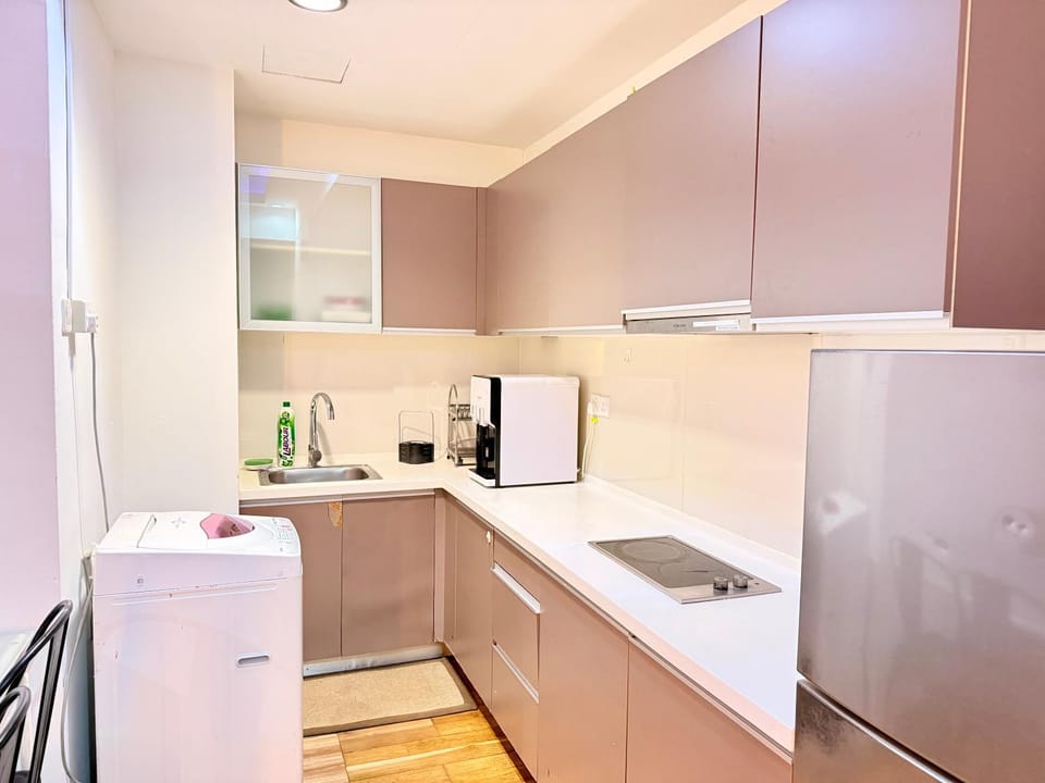 Kitchen or kitchenette, stove, toaster, washing machine, kitchen