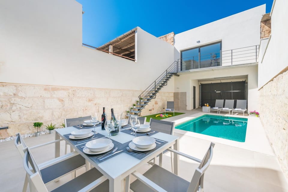 Dining area, Swimming pool