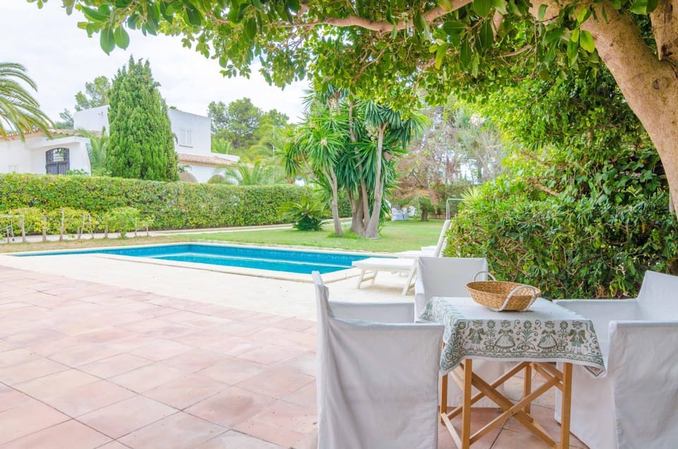 Patio, Swimming pool, Swimming pool