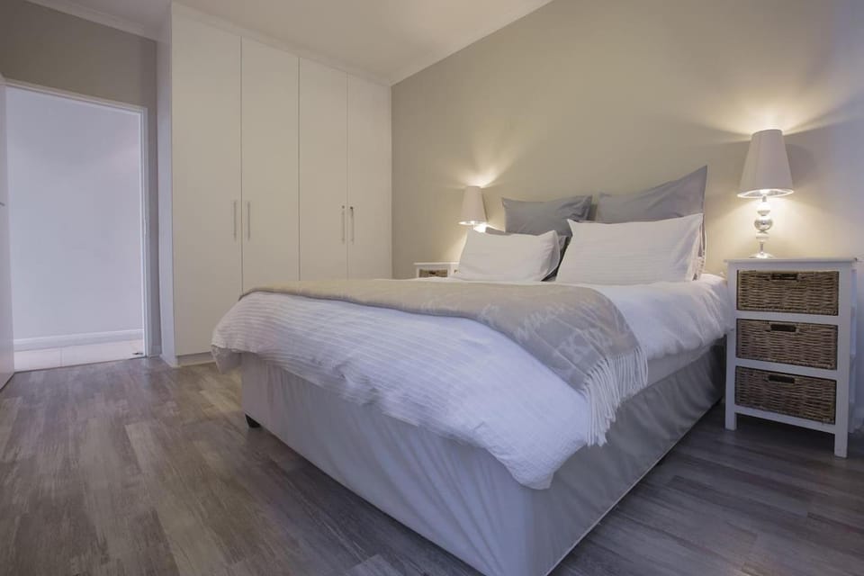 2 Bedroom apartment with Breathtaking Views! Apartment in Cape Town