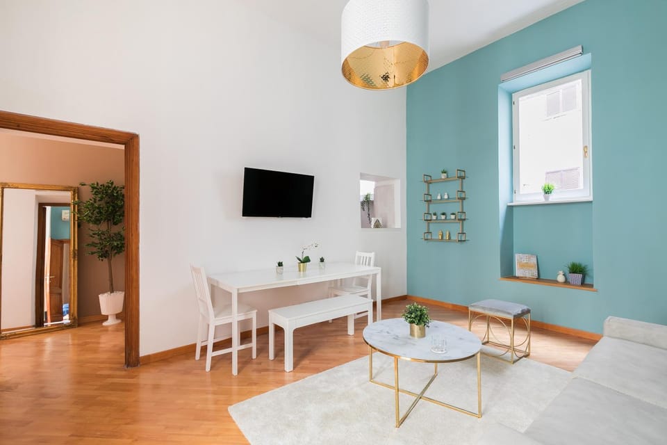 TV and multimedia, Living room, Seating area, Dining area