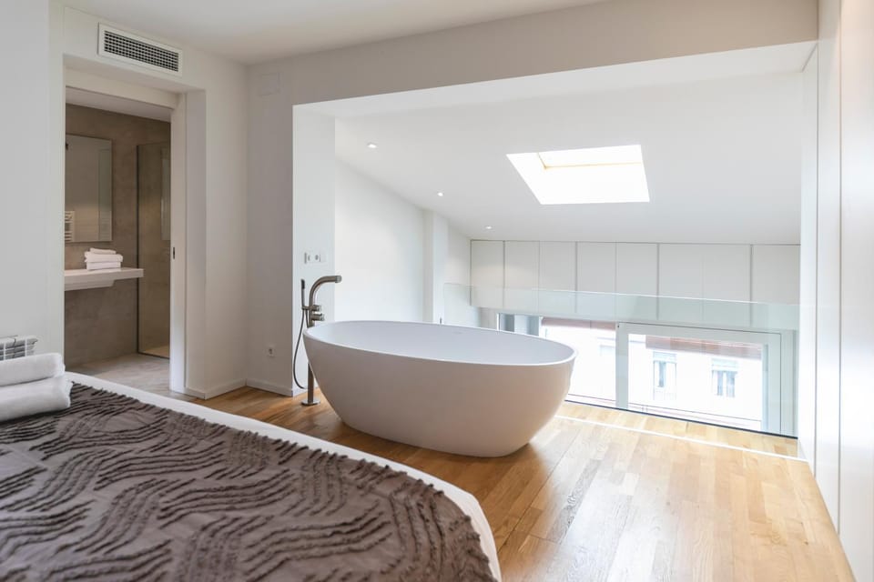 Hot Tub, Bathroom