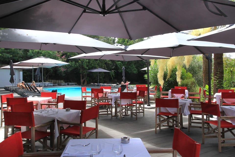 Restaurant/places to eat, Swimming pool, Swimming pool