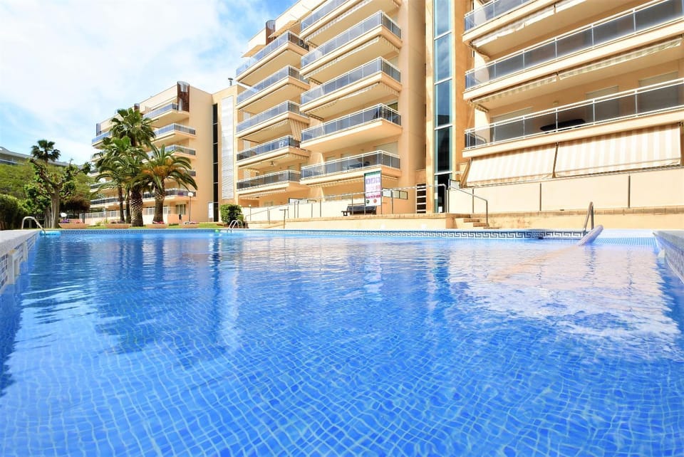 Property building, Swimming pool, Swimming pool