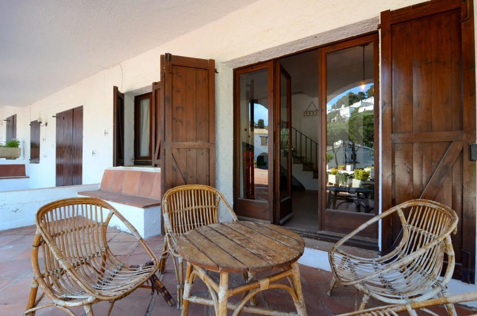Facade/entrance, Balcony/Terrace