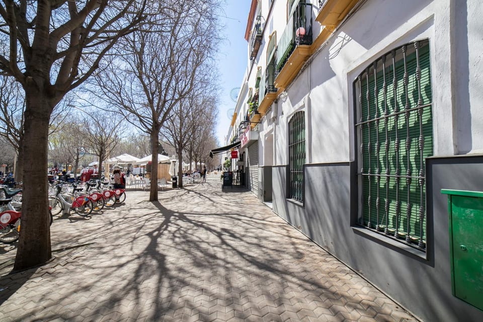 Property building, Facade/entrance, Neighbourhood