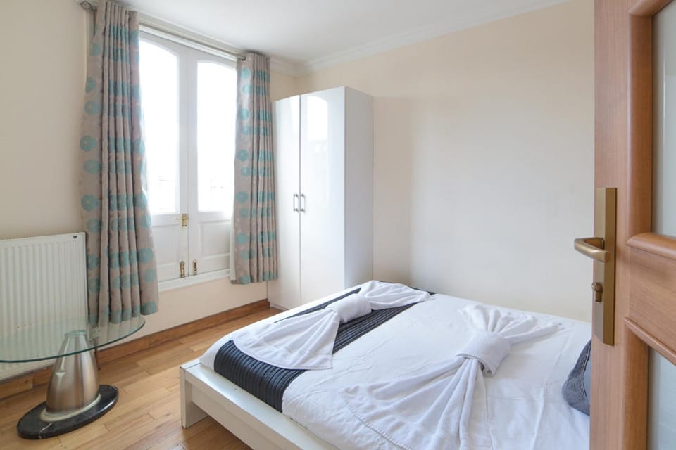 Bed, Bedroom, internet