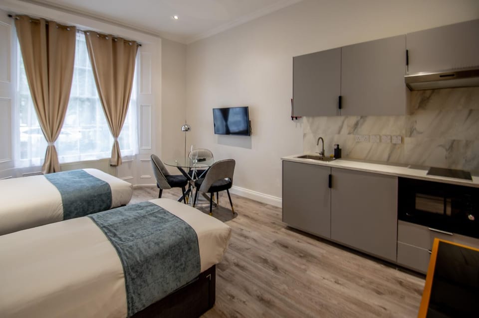 Bed, Kitchen or kitchenette