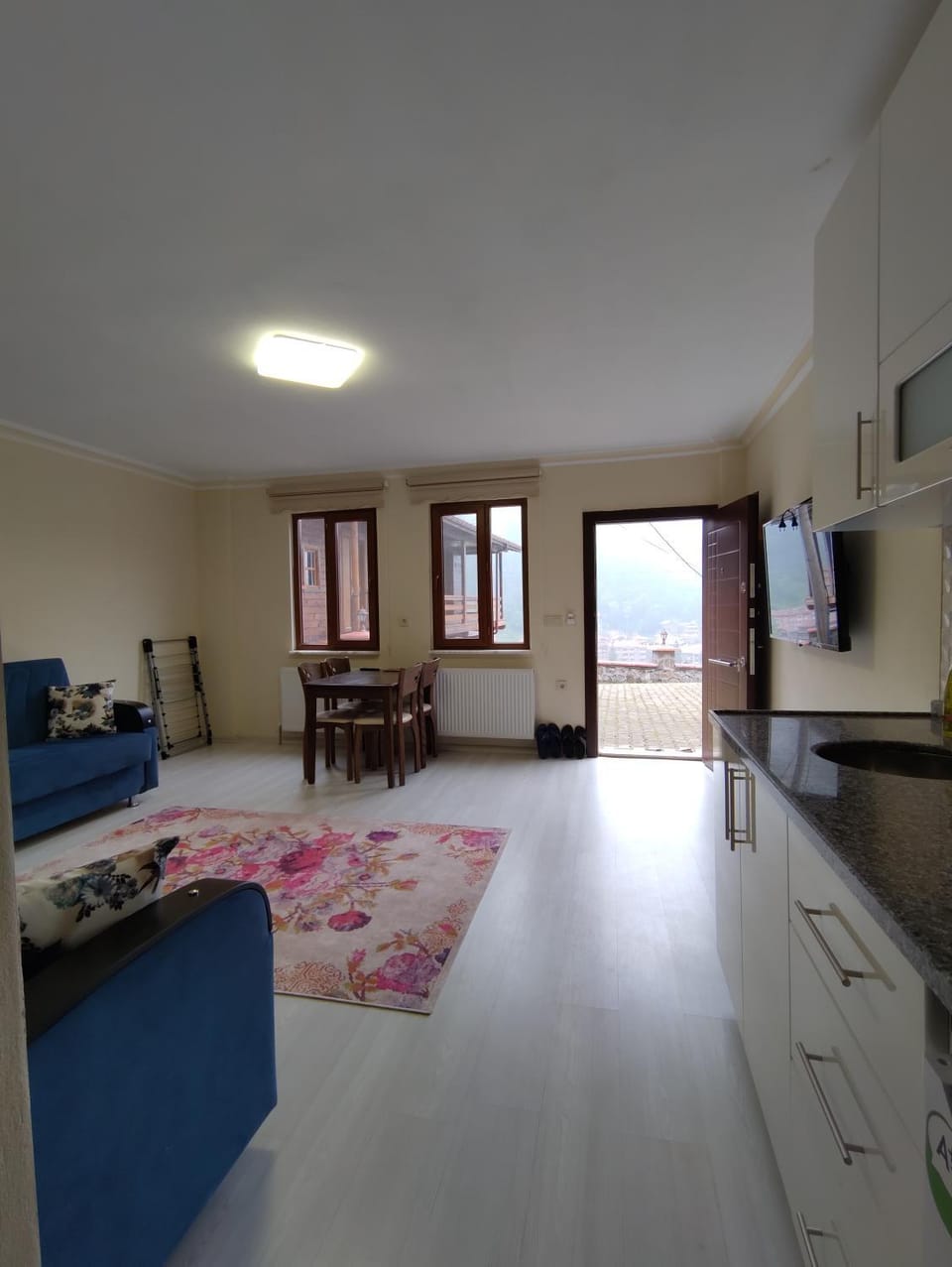 TV and multimedia, Kitchen or kitchenette, Living room