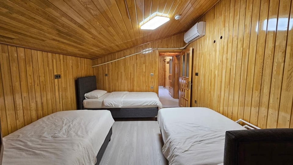 Bed, Bedroom, air conditioner