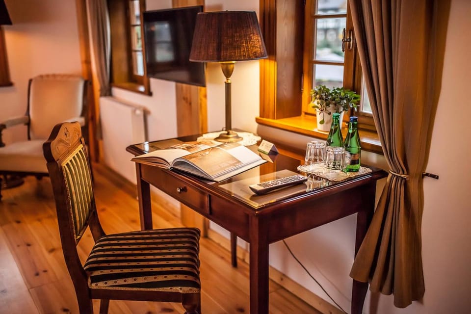 Photo of the whole room, Decorative detail