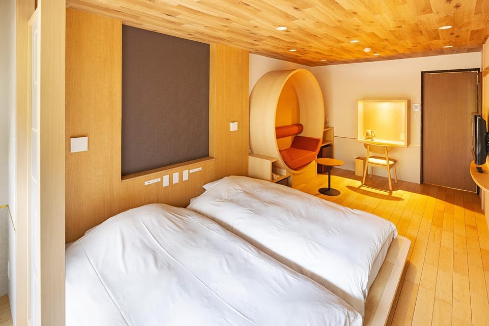 Bed, Photo of the whole room, Seating area