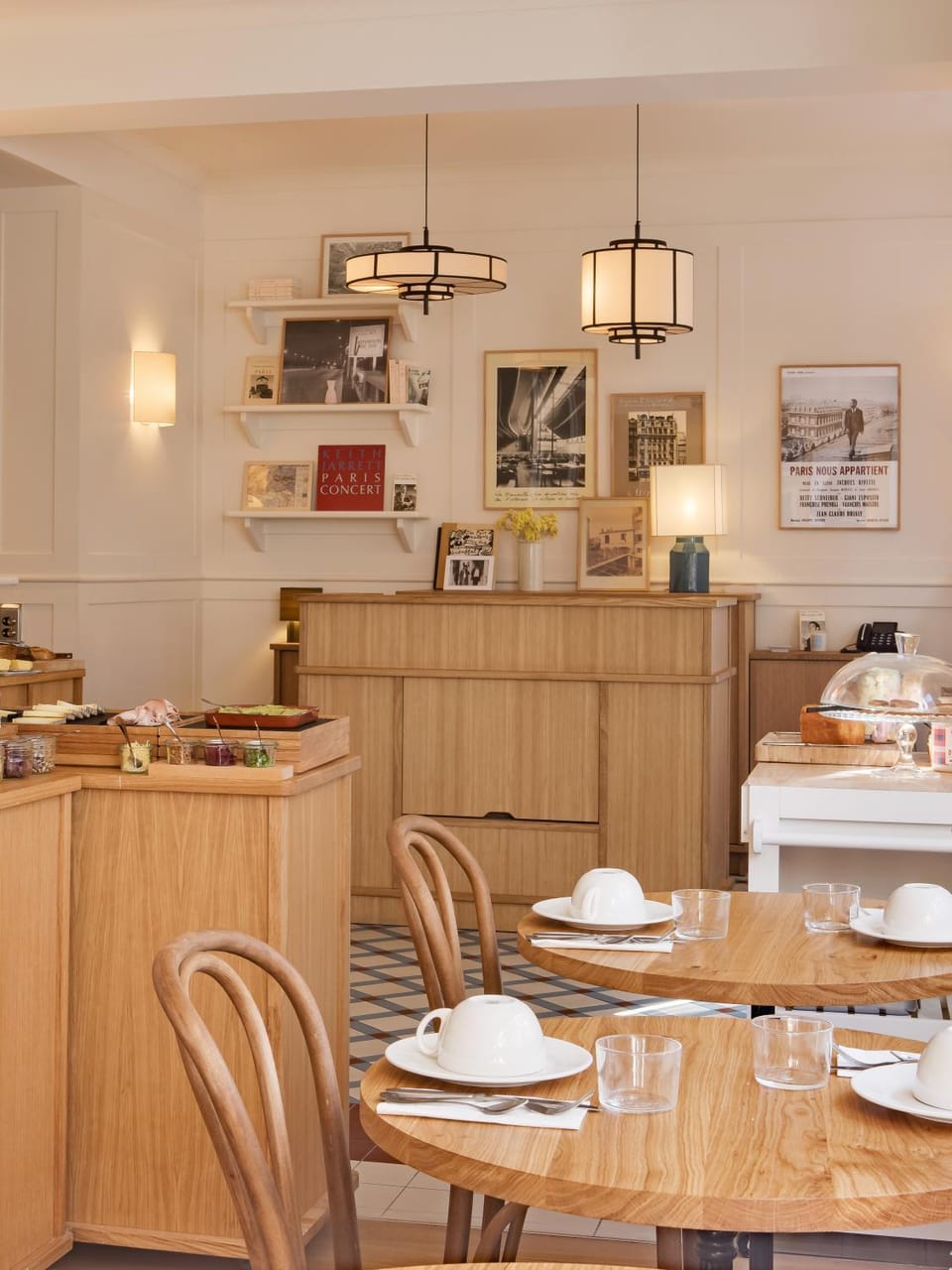 Property building, Restaurant/places to eat, Breakfast