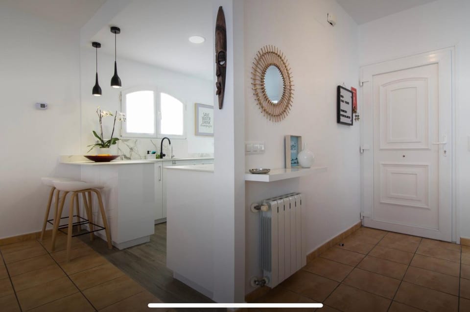 Kitchen or kitchenette, internet
