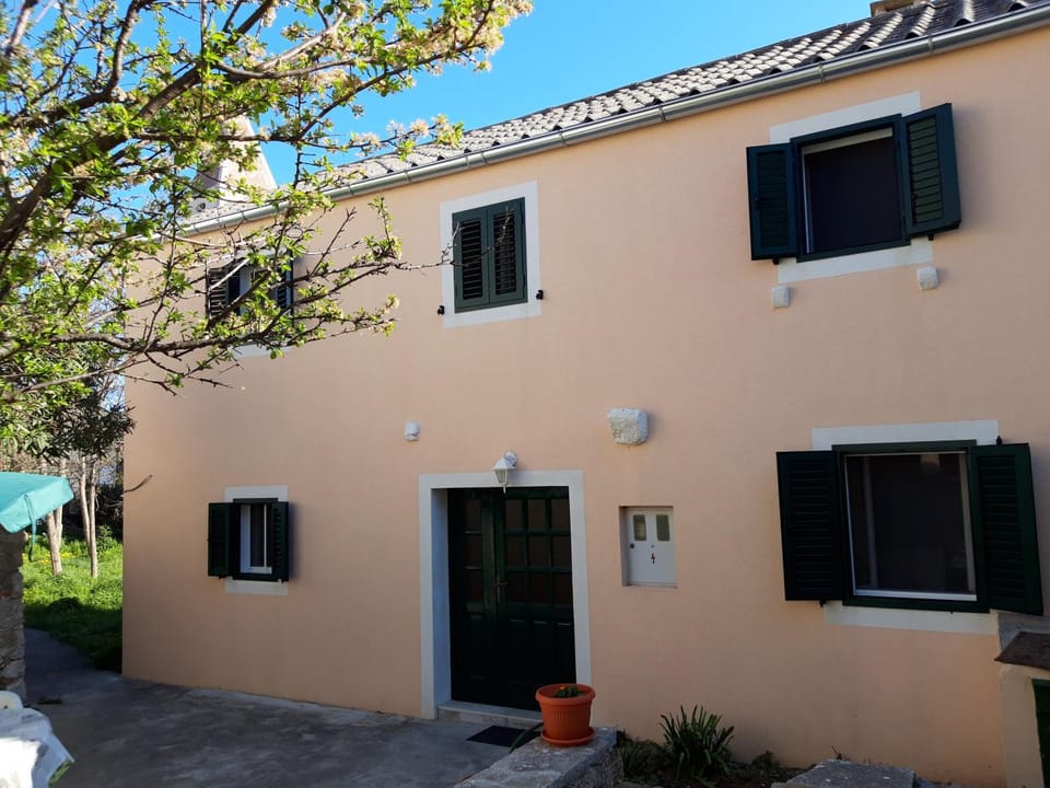 Property building, Patio, Facade/entrance, Seating area