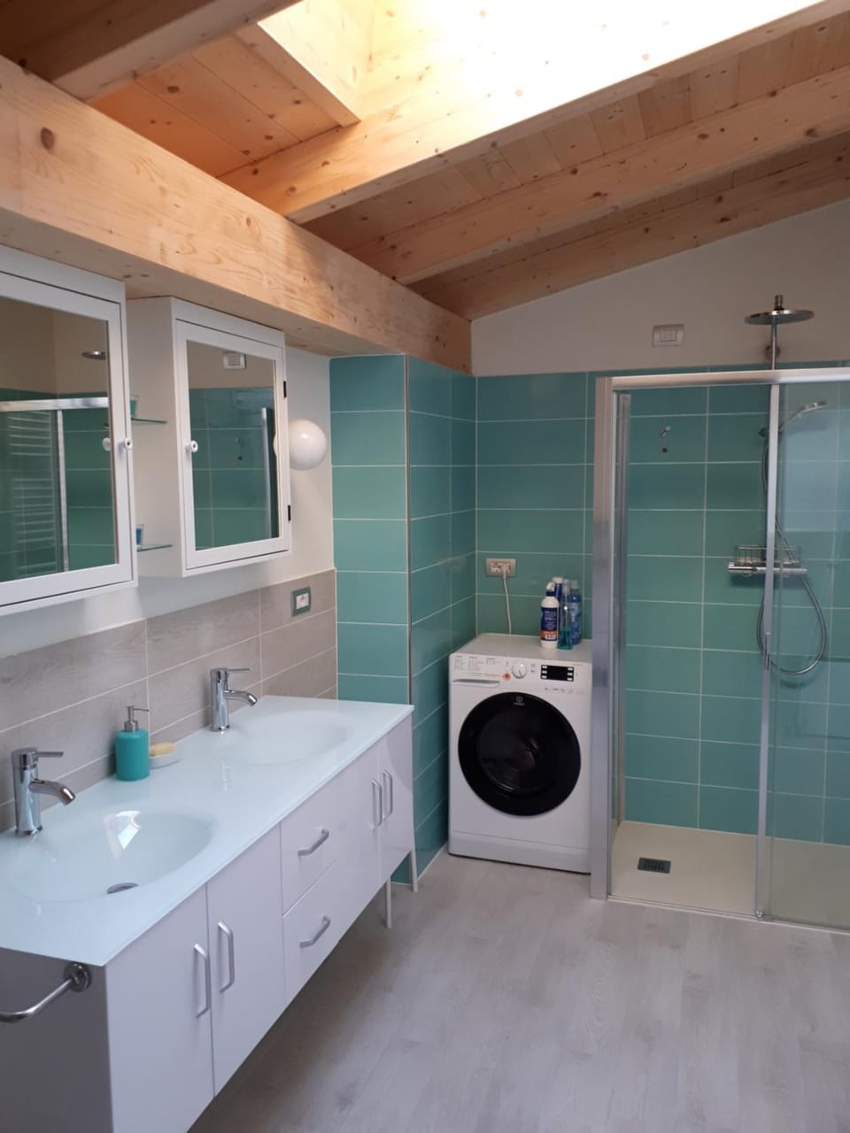 Shower, Bathroom, washing machine, dryer