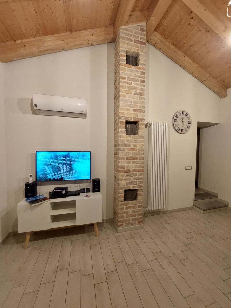 TV and multimedia, air conditioner