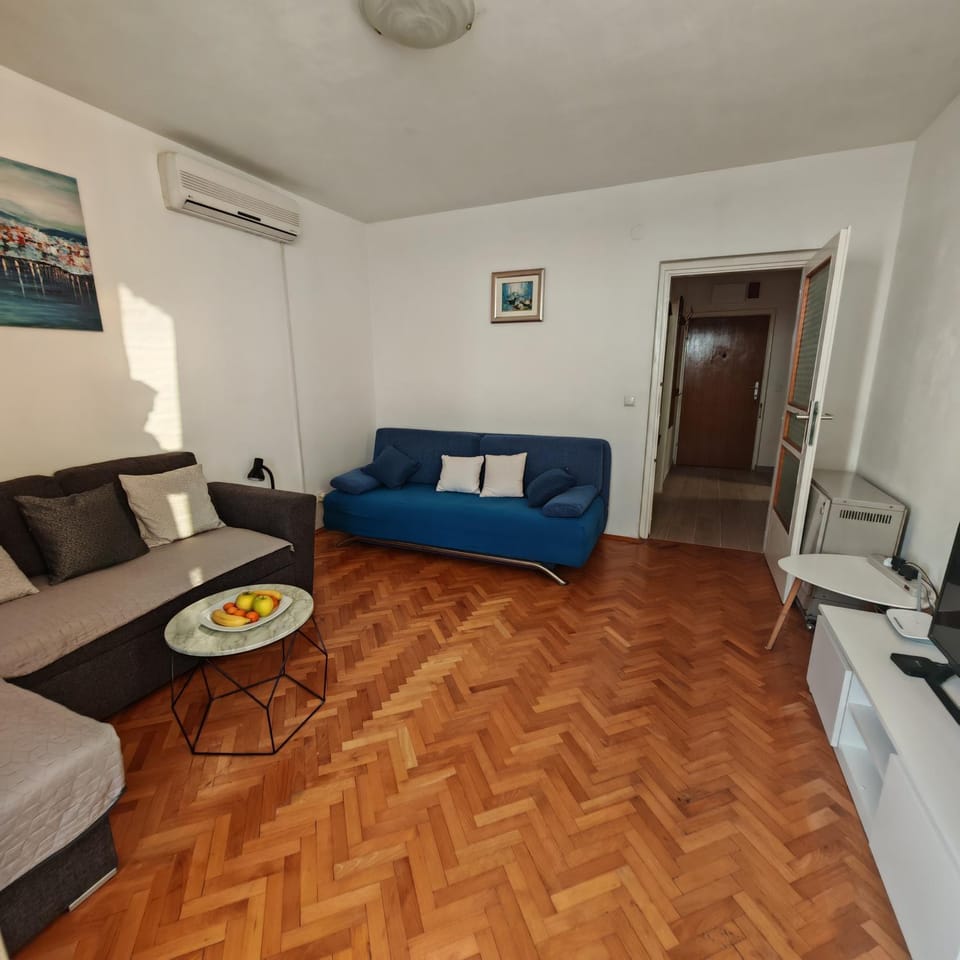 TV and multimedia, Living room, air conditioner