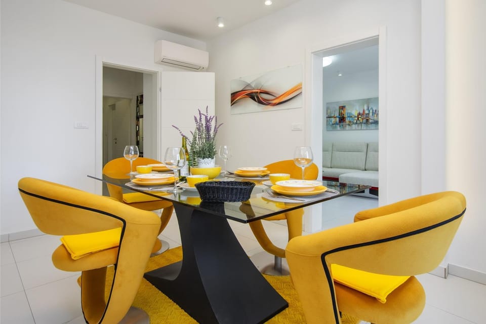 Food and drinks, Dining area, Food