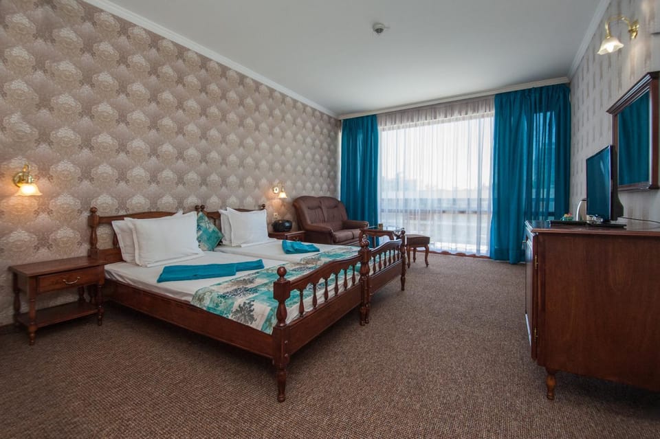 Bed, TV and multimedia, Photo of the whole room, Seating area, Bedroom, heating, internet, towels