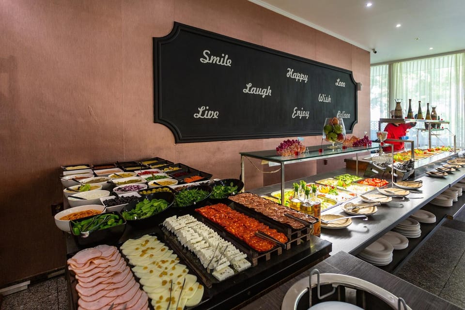 Restaurant/places to eat, Food and drinks, Buffet breakfast