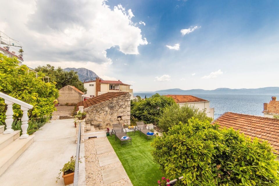 Patio, Facade/entrance