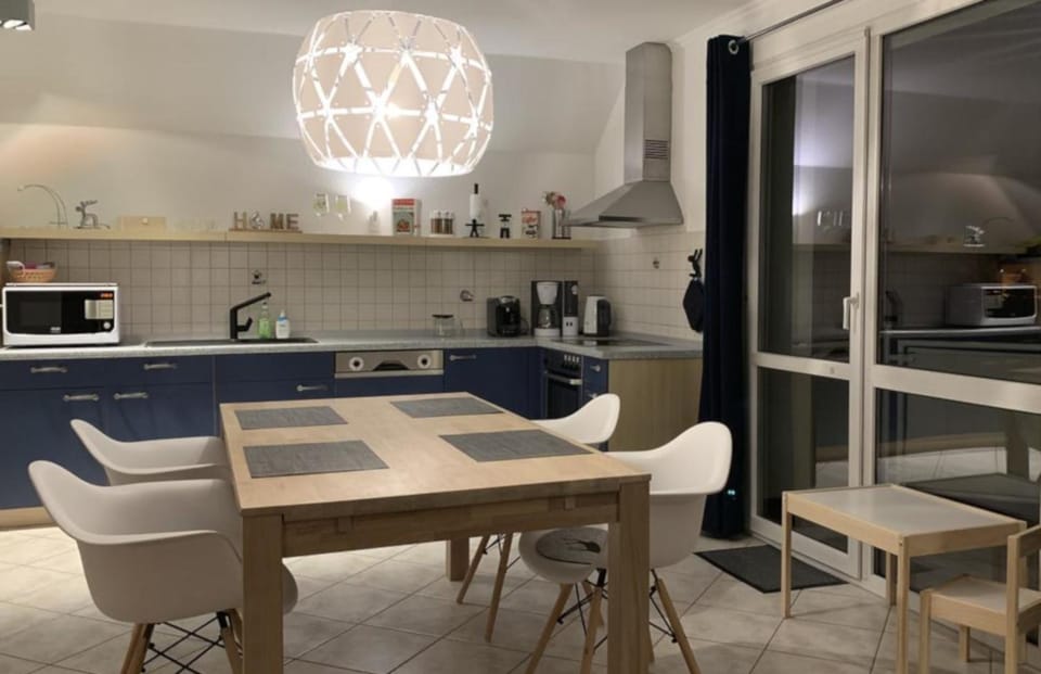 Dining area, kitchen