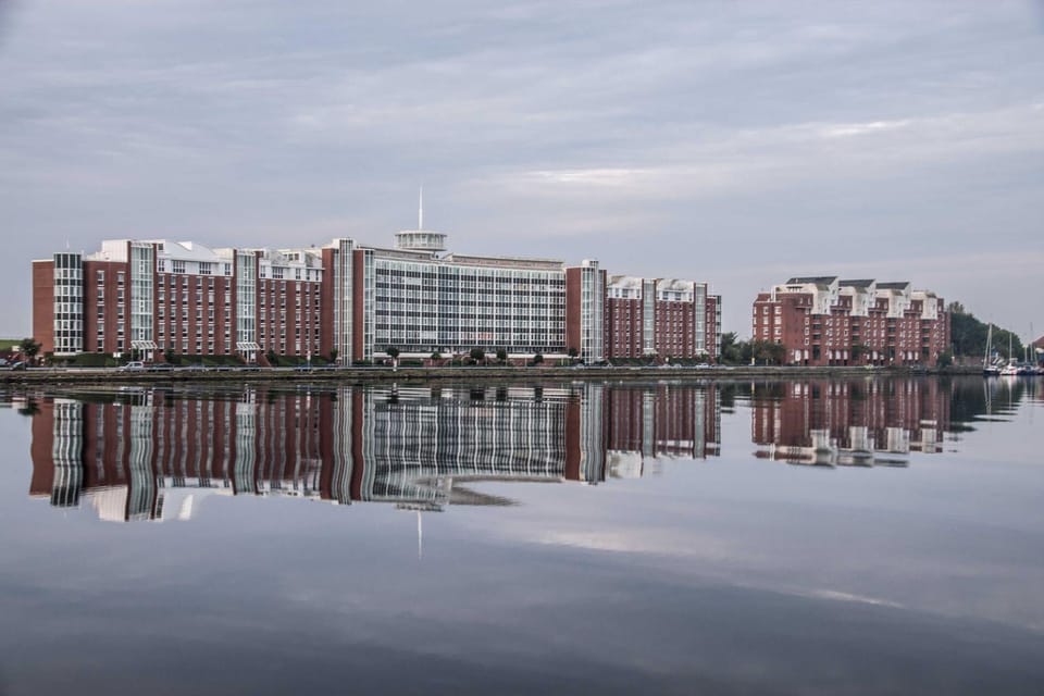 Property building, Facade/entrance, River view