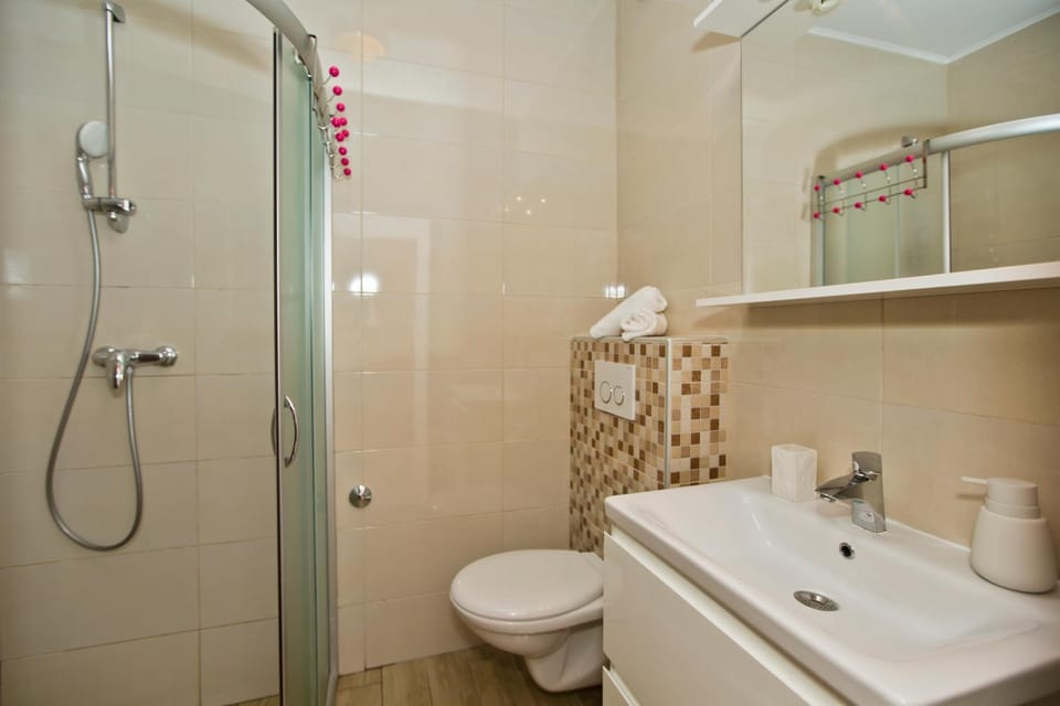 Shower, Toilet, Bathroom