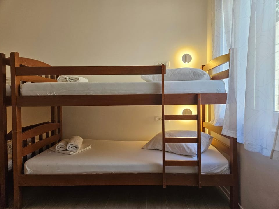 Bed, bunk bed
