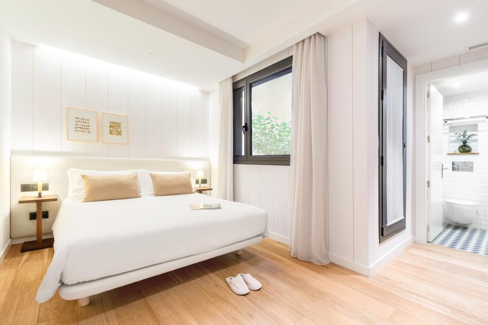 Bed, Bathroom, Bedroom