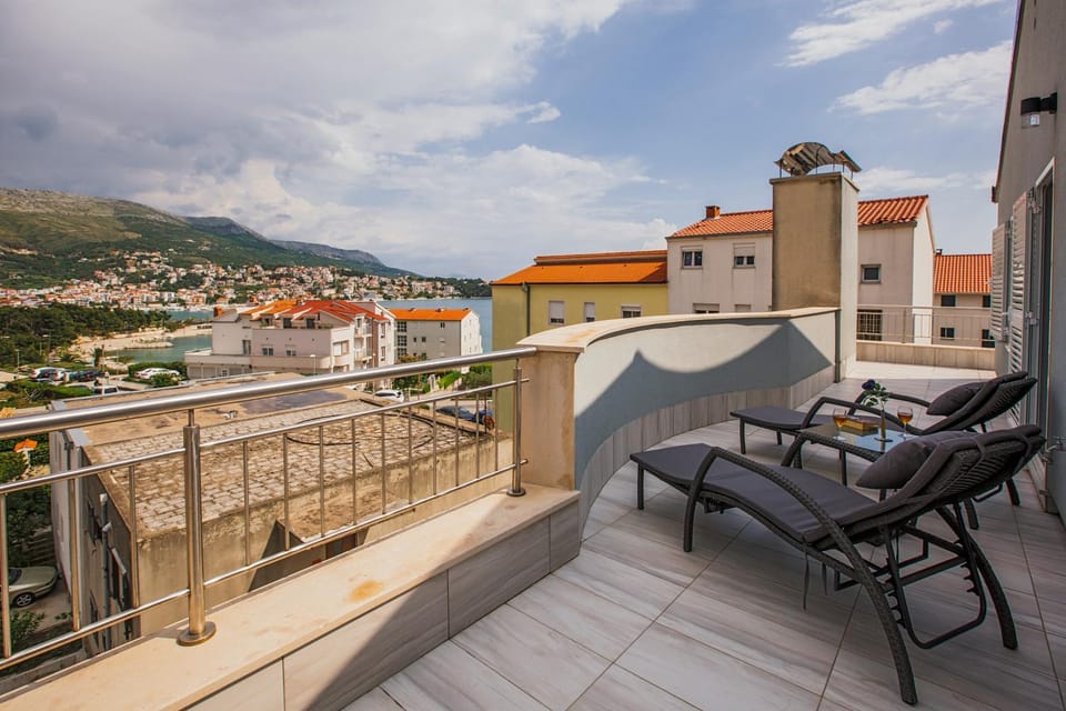 Fishing, Balcony/Terrace, Beach, Tennis court, Diving, City view, Garden view, Mountain view, Sea view, Street view