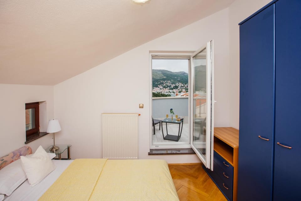 Bed, Balcony/Terrace, Photo of the whole room, Bedroom