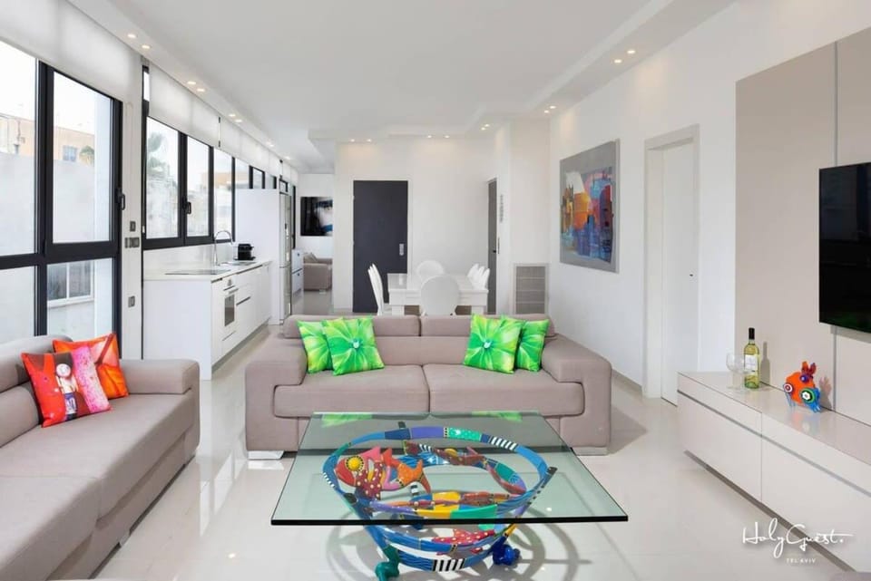White House 3BR in Gordon Beach by HolyGuest Apartment in Tel Aviv-Yafo