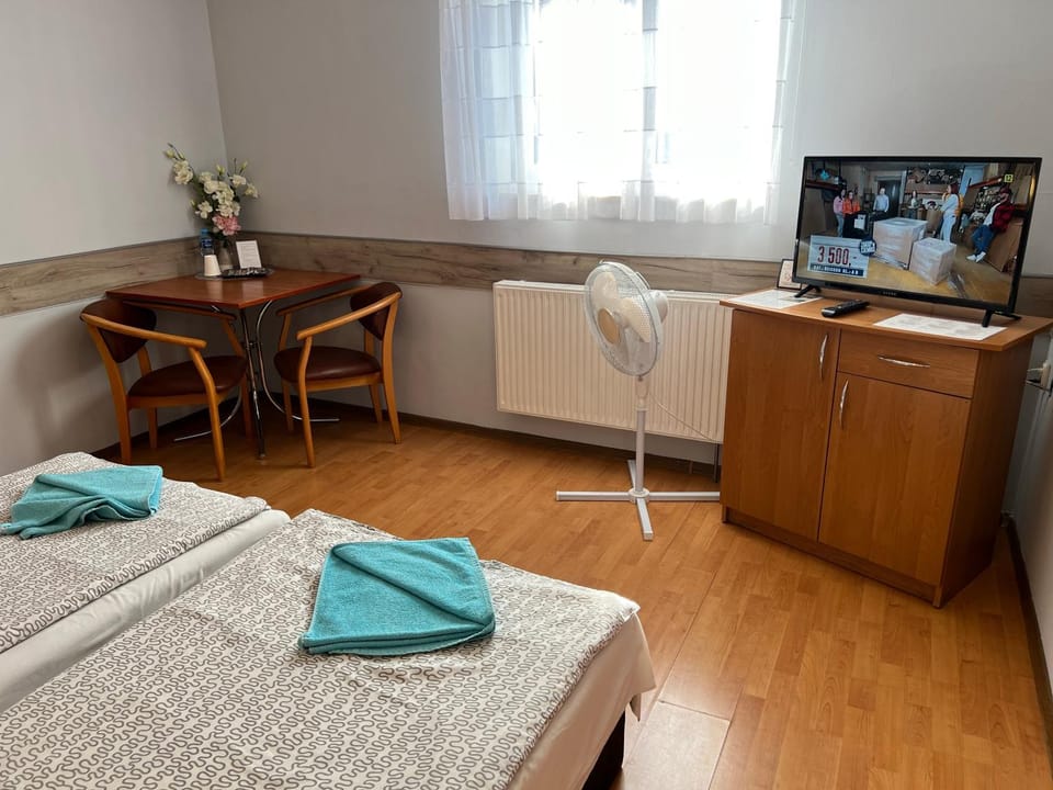 Bed, Photo of the whole room, towels