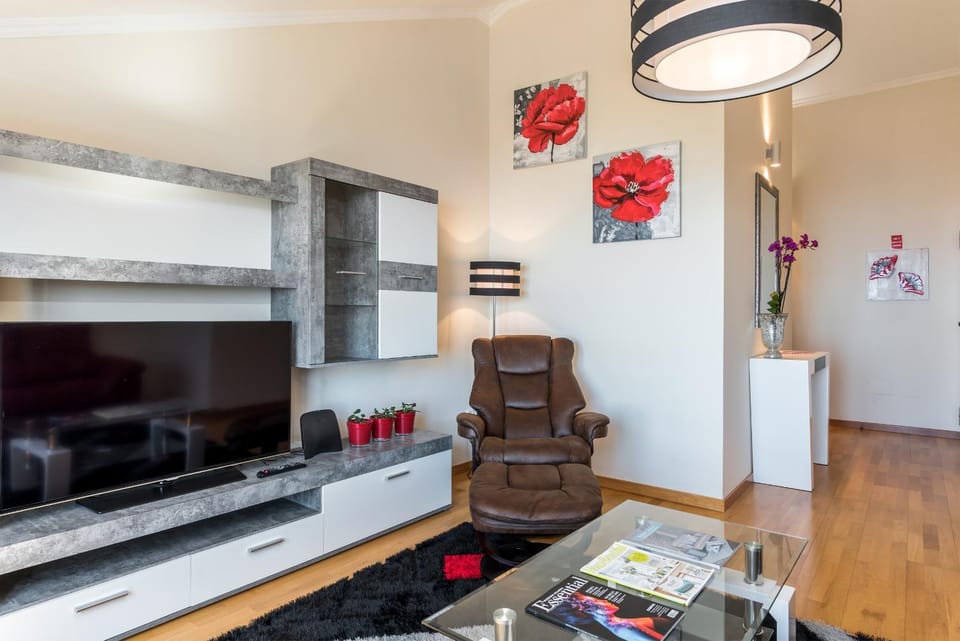 Communal lounge/ TV room, Living room