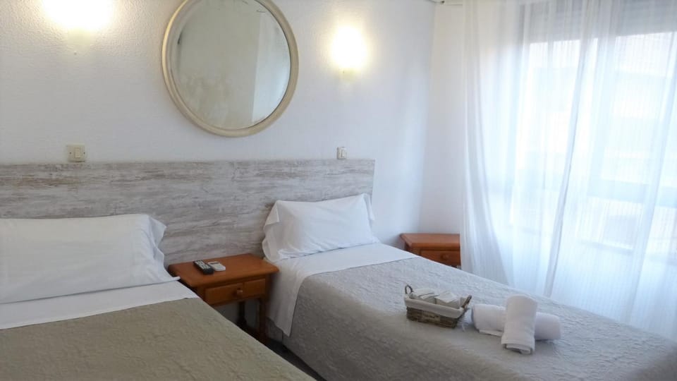 Photo of the whole room, Street view